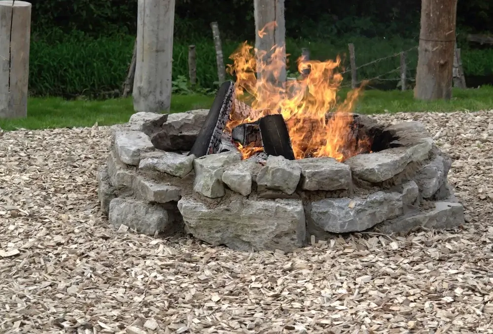 building fire pit with natural stones