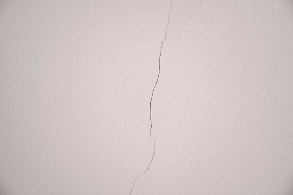 how to fix cracks in drywall